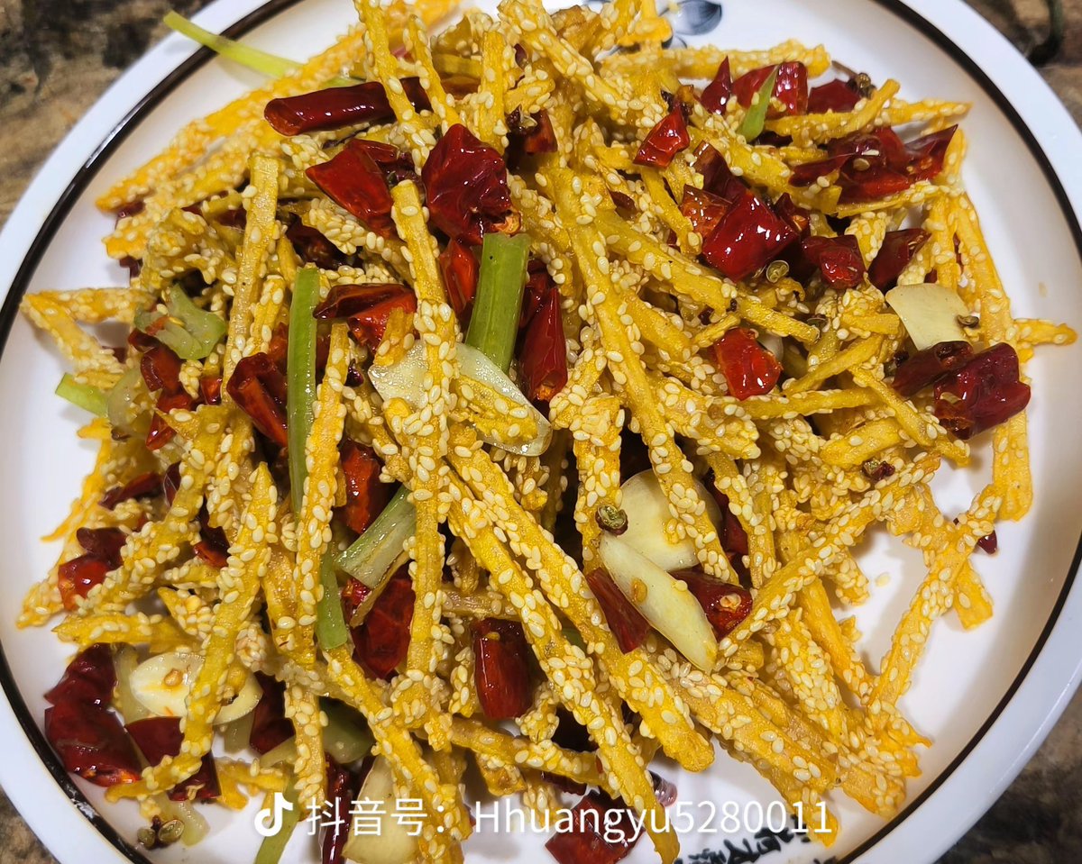 liu16135's tweet photo. 兄弟们，这个菜叫啥？好吃吗？ https://t.co/hbclYcBwJA