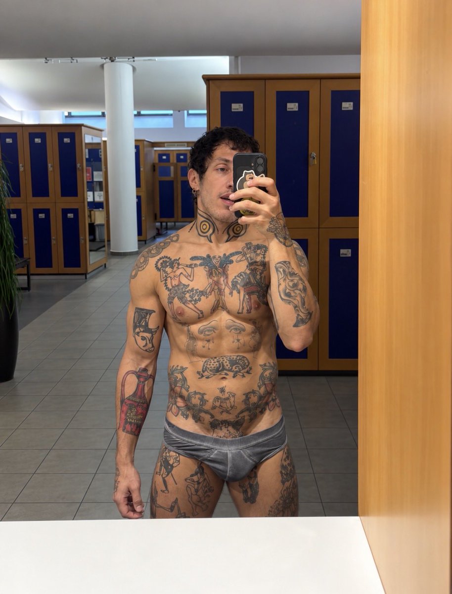 CIAOARDI's tweet photo. who likes tattoos? https://t.co/StntUgiNoe