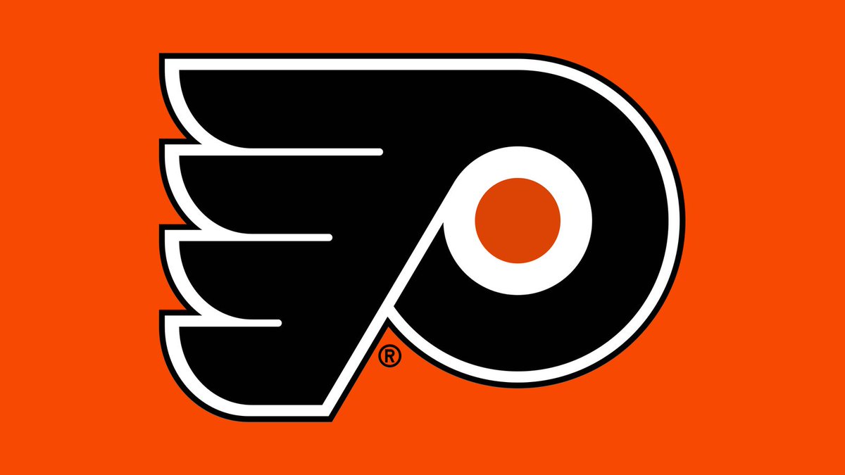 PetrPolak79's tweet photo. Flyers fandím celý život a myslel jsem si, že mě už nic nepřekvapí, jenže letošní sezóna mi naservírovala nejhorší start v historii klubu. Po devíti zápasech bez výhry máme bilanci 0-6-3 se třemi body a poslední místo v Metropolitní divizi, přičemž jedenáct vstřelených gólů při skóre 11:32 je nejméně v celé NHL, i když se o to dno aspoň s někým dělíme.

Začalo to úvodním debaklem 0:7 s Pittsburghem a naposledy jsme v Detroitu po Michkovově gólu vedli 1:0, jenže domácí to 4:38 před koncem otočili na 2:1.

Abych ale nebyl jen kronikářem utrpení, světlé body tu jsou a prvním z nich je Matvei Michkov, kterého puk zjevně poslouchá, protože je se třemi góly nejlepším střelcem týmu, přestože hraje necelých 15 minut na zápas. Druhým je devatenáctiletý Porter Martone, který s Michkovem a Catesem tvořil v Detroitu naši nejlepší řadu, a oba dosavadní přesilovkové góly týmu dali právě tihle kluci.

Pokud to náhodou čte trenér Rick Tocchet, hlásím se k fanouškům, kteří by Michkova chtěli vidět na ledě víc. V noci ze soboty na neděli v 1:00 našeho času budu proti Ottawě zase držet palce, protože fandit Flyers je holt celoživotní předplatné bez možnosti výpovědi. 😅

Máte taky tým, kterému zůstáváte věrní, i když vás zkouší víc, než by měl?

#Flyers #NHL #LetsGoFlyers