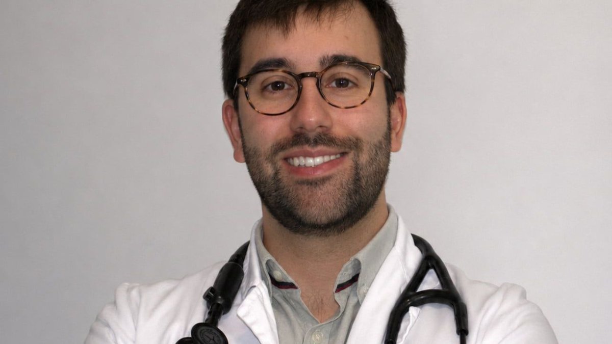 RarasReales's tweet photo. Pablo Solís tuvo clara su vocación por la investigación de las #EnfermedadesRaras ya desde su etapa MIR.
Tras pasar por el Massachusetts General Hospital de Boston, actualmente impulsa un proyecto propio en el H.U. de #Valdecilla un proyecto propio sobre telangiectasia hemorrágica hereditaria (HHT).
El objetivo es impulsar un centro nacional de referencia para esa enfermedad en ese hospital.
https://t.co/OOZGDEmbQr