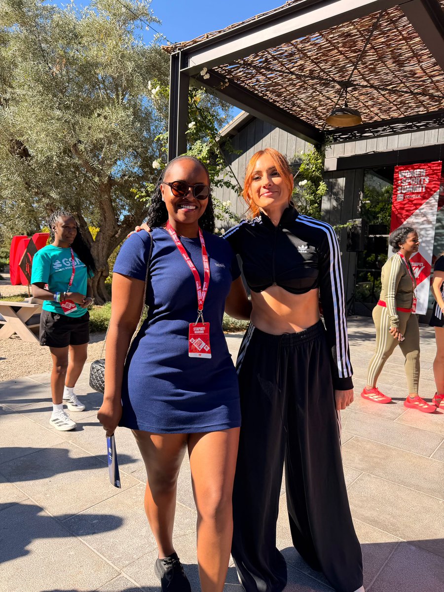 StapheyWairimu's tweet photo. Still in awe of watching world-class athletes take the stage at the @espnW Summit and speak so powerfully about the impact of sport. ❤️

World Record holder, Olympic Champion and World Champion Sydney McLaughlin-Levrone, alongside WWE Champion Becky Lynch, absolutely owning the stage!

And then there’s @alexisenunes what a beautiful soul she is in person! 🥹🤍
