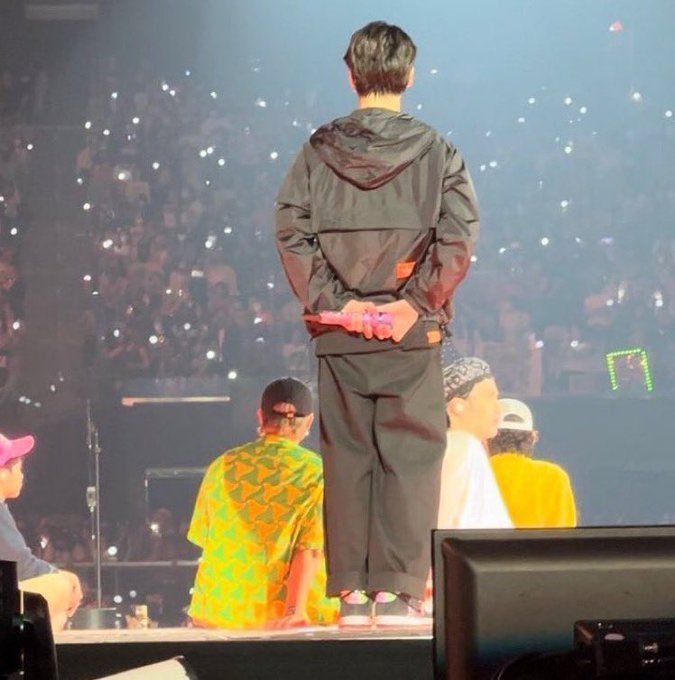shangguanlan28's tweet photo. I vote for #bts for #2026MAMAVOTE even though they spun heartbeat without me there https://t.co/i6c5J1W57q