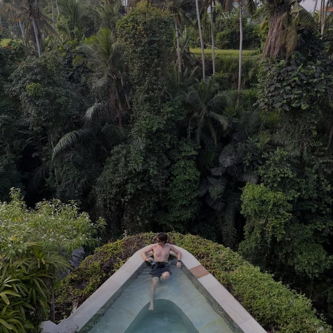 BuildSupportIND's tweet photo. — ♡ Buildurluve IG And Threads Update [17.10.2026]

BALI. 💫🫶🏻

(1/2)

 #BuildJakapan #Beyourluve
@JakeB4rever https://t.co/uax0XeN3Zc