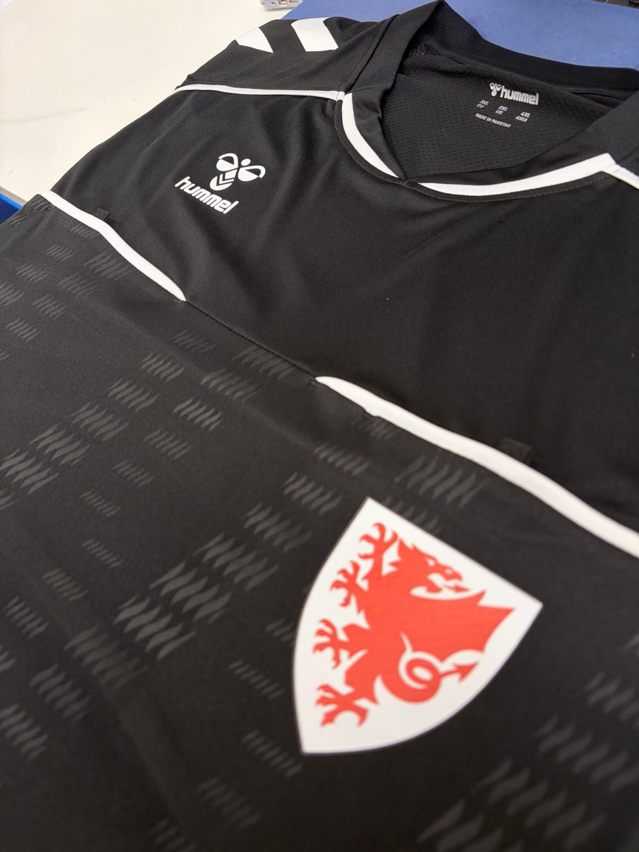 TheRefStop's tweet photo. MADE FOR FAW REFEREES. ⚽️

The official Hummel referee kit for the FAW , finished here with the Wales FA badge and ready for another matchday.

Official kit. Official badge. Ready for kick off. 🟨🟥

https://t.co/kLD4znxIG1 https://t.co/ep2VW3pJMw