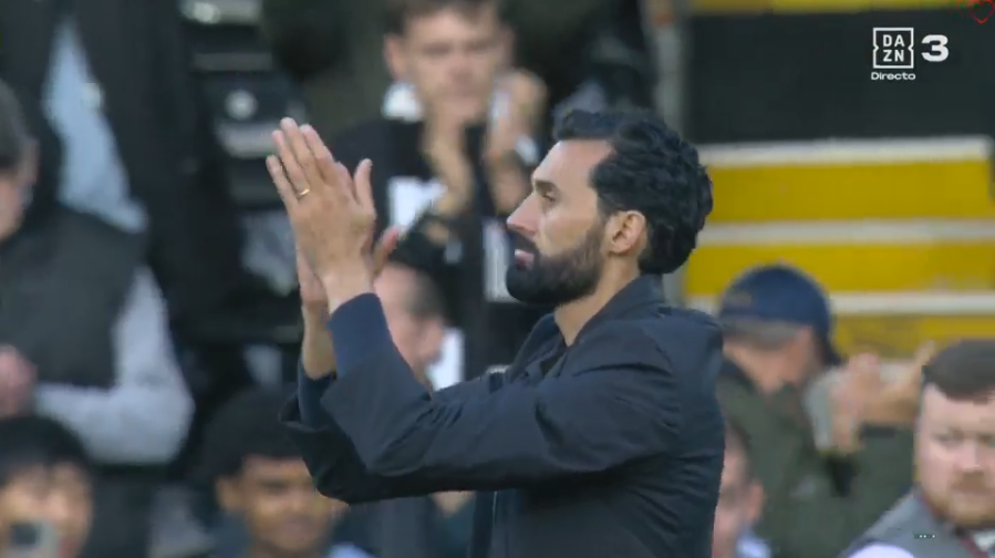 cabaislois's tweet photo. El mes pasado un bicho de esos que cavan túneles pronosticó que Arbeloa podía volver a casa "volviendo a su casa", refiriéndose a la visita del Fulham, que llevaba 0 puntos en Liga, tenía que hacer a Anfield, estadio que fue la casa del 17 madridista. Pero no fue así, el Fulham empató con el Liverpool, después con el Manchester United y, hoy, por fin, ganó al Hull City y ha salido de la zona de descenso.