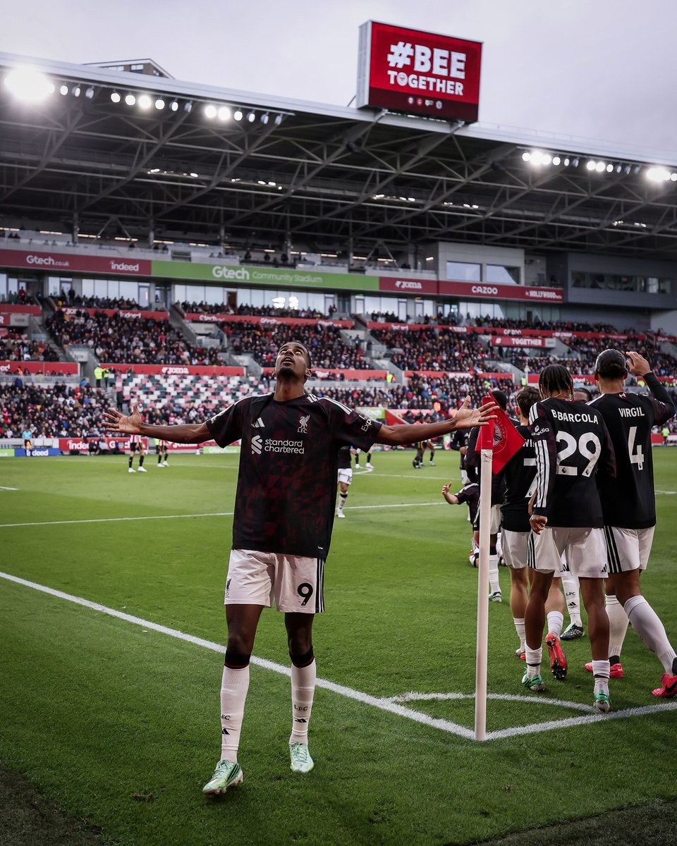 brfootball's tweet photo. Returns from injury and scores the winner in Liverpool's 2-1 comeback victory over 9-man Brentford. 

Isak doing Isak things 😤 https://t.co/PMjIxupYBR