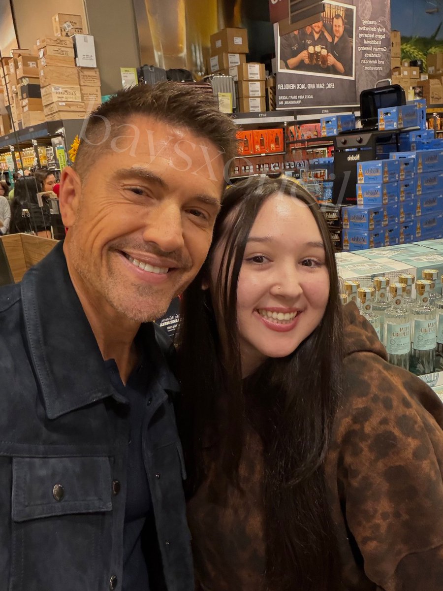 baysxoneil's tweet photo. pls ignore my flamingo pose 😭😭 guys i blacked out, but he’s the sweetest man on earth and im so happy i got to see him again 🤧 https://t.co/J4h4hHkGOE