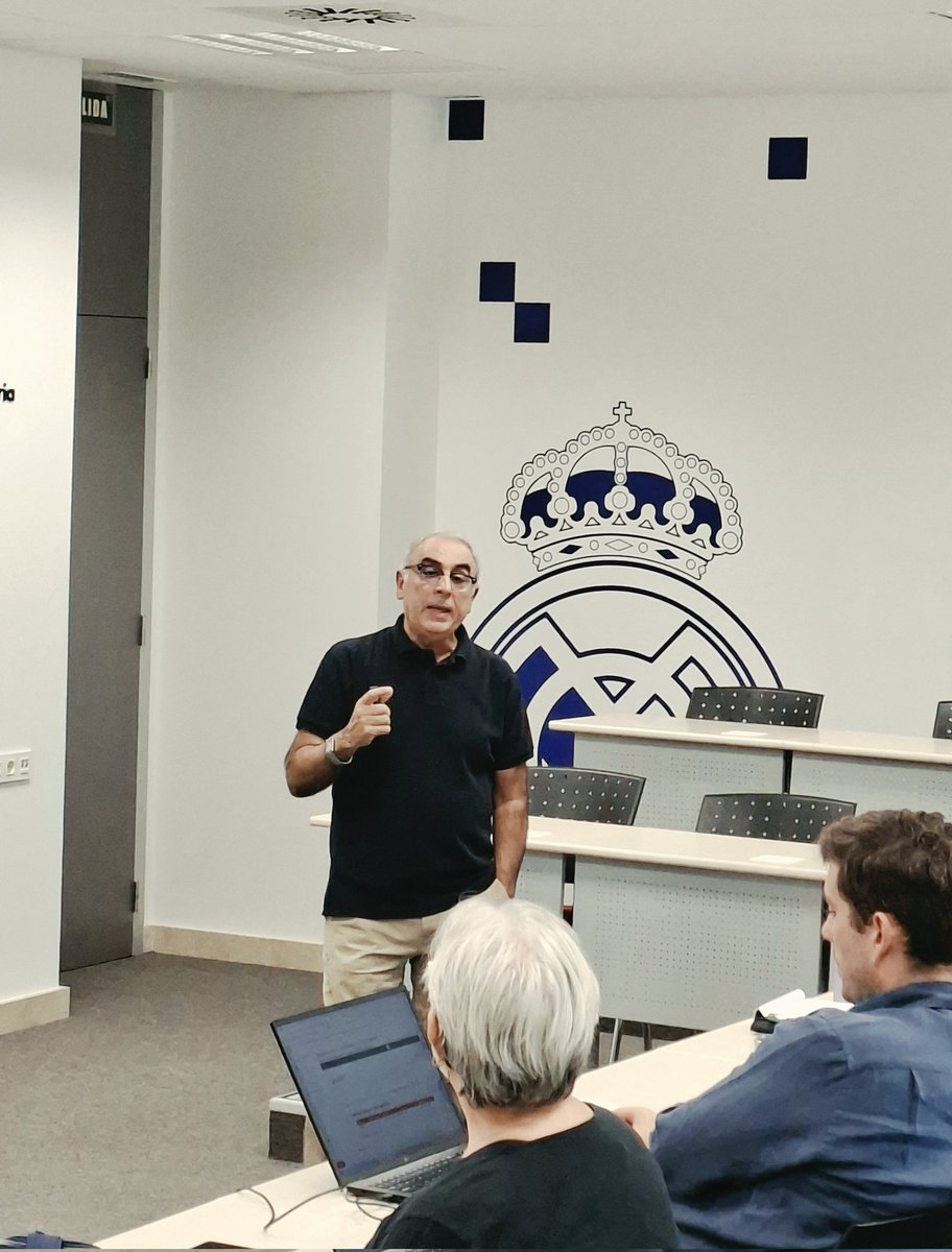SEDISA_NET's tweet photo. Durante la tarde de #MUGYPS Spring hemos contado con José Martínez Olmos @PmOlmos, que ha estado compartiendo con nuestros alumnos las tendencias en políticas sanitarias #GestionSanitaria https://t.co/kPEEPfG62m