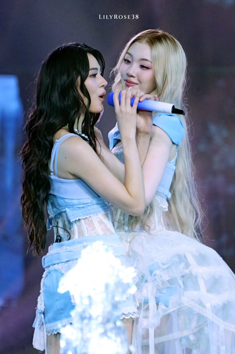 LilyRose38_TH's tweet photo. I love my job 🩵

THE WORLD BETWEEN LINGORM D1
#LingOrmBetweenUsConcertD1 
#LingOrm #หลิงออม https://t.co/lLt6XCCOIT