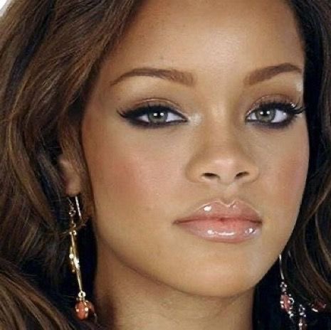virtualh3arts's tweet photo. Rihanna in the early 2000s ‧₊ ♪˚⊹🦄 https://t.co/6SkjZokTSA
