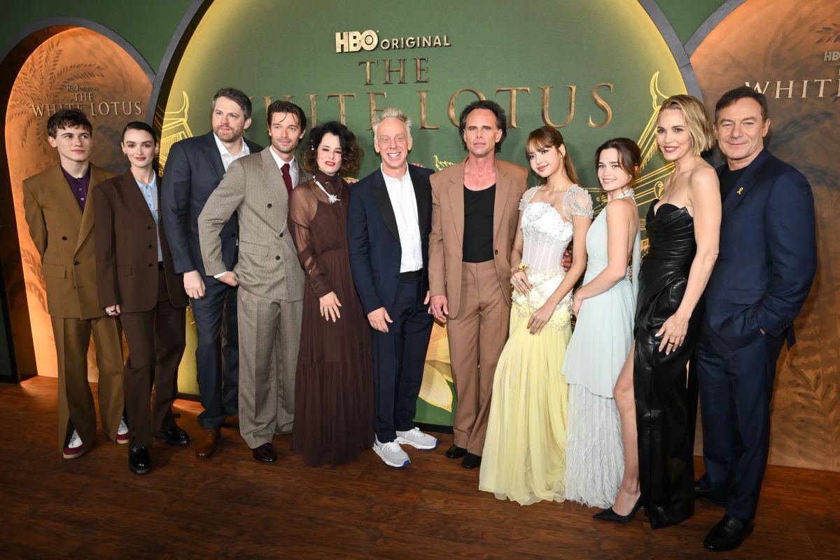 screenrant's tweet photo. Deadline released images on Instagram showcasing the new location for #TheWhiteLotus season 4, which is the Hôtel Martinez in Cannes, being transformed into White Lotus Cannes with props and more! 📸

Check Out the Photos Here: https://t.co/CTEzWgDLxb https://t.co/9vStHRpkaL