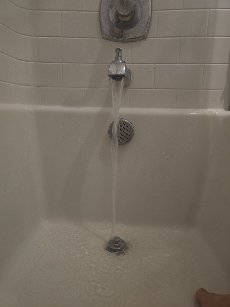1_PeachyPrince_'s tweet photo. Flood my dms with 🍆 and 🍑 while i take a bath....  men/women and anything inbetween 🥰🥰  #femboy #straight #curious #bicurious #bath #bathtime https://t.co/m8ITfPRt6J