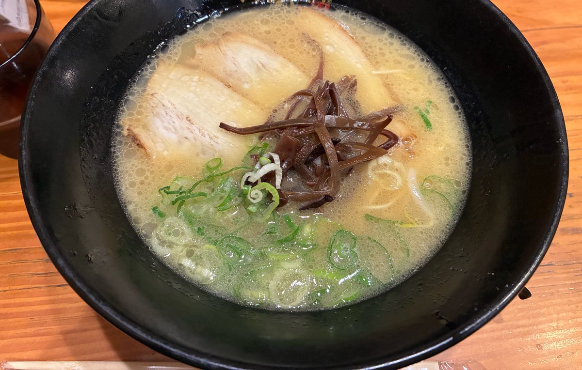 mantohe_he555's tweet photo. 頭痛くて体調悪いのに誰かとラーメン行けるってなったら行きたくてきた人 https://t.co/6obNDjjLol