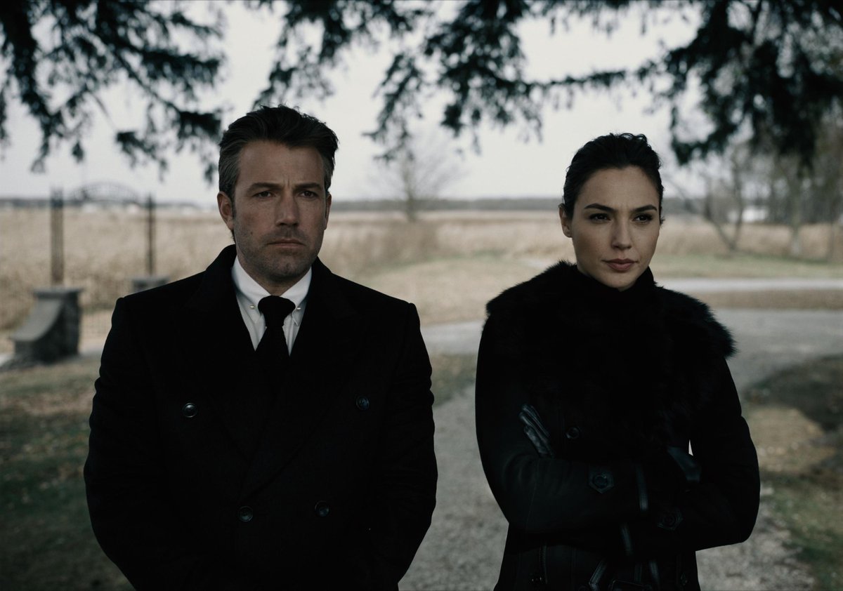 Mr_Duffo's tweet photo. El #RestoreTheSnyderverse era tan perfecto que la peli de Batman de Affleck acabaría con el entierro de Gordon, Y Bruce podría compartir una charla con Bárbara Gordon, hablando sobre como deben permanecer unidos, haciendo un paralelismo con el final de BvS..
#MakeTheBatfleckMovie https://t.co/0wzjUaMsc3