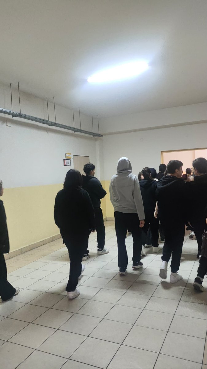 RGAL_34's tweet photo. 13 Ekim Dünya Afet Risklerinin Azaltılması Günü kapsamında, okulumuzda afet bilincini geliştirmek ve acil durumlara hazırlık düzeyini artırmak amacıyla tahliye tatbikatı gerçekleştirildi.

@istanbulilmem @BuyukcekmeceKym @aliikramtuna @BuyukcekmeceMem @ArtarZeki @M36Bozkurt https://t.co/fHBVNLPDKE