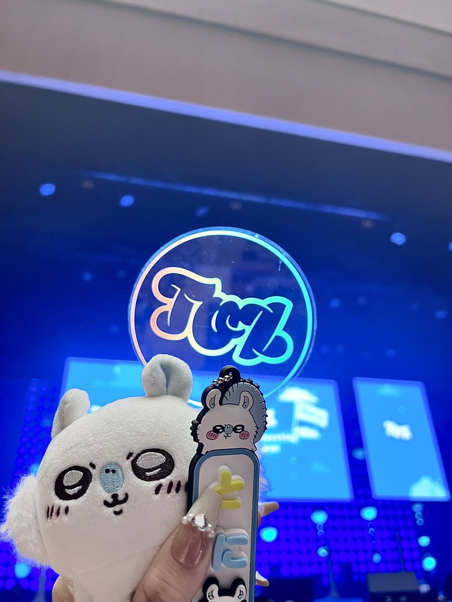 thonn__y's tweet photo. アントニーモモンガハマってるのー？🥹🩵
一時期私がアントニーの現場にモモンガ持っていったのは正解だったのか(՞⸝⸝o̴̶̷̥᷅ ̫ o̴̶̷᷄⸝⸝՞)و✨️✨️
このマスコットきっとお揃いだよね🫶🏻 https://t.co/abSBgrIzO0