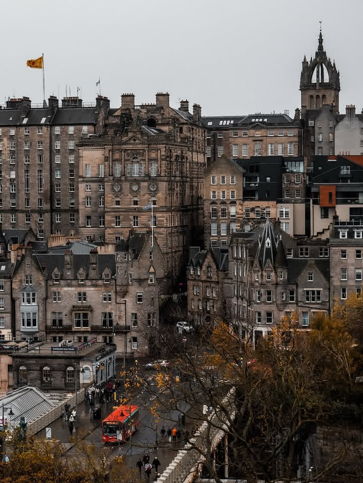 InFiniteH0riZ0n's tweet photo. Edinburgh https://t.co/SrhDXNlfjy