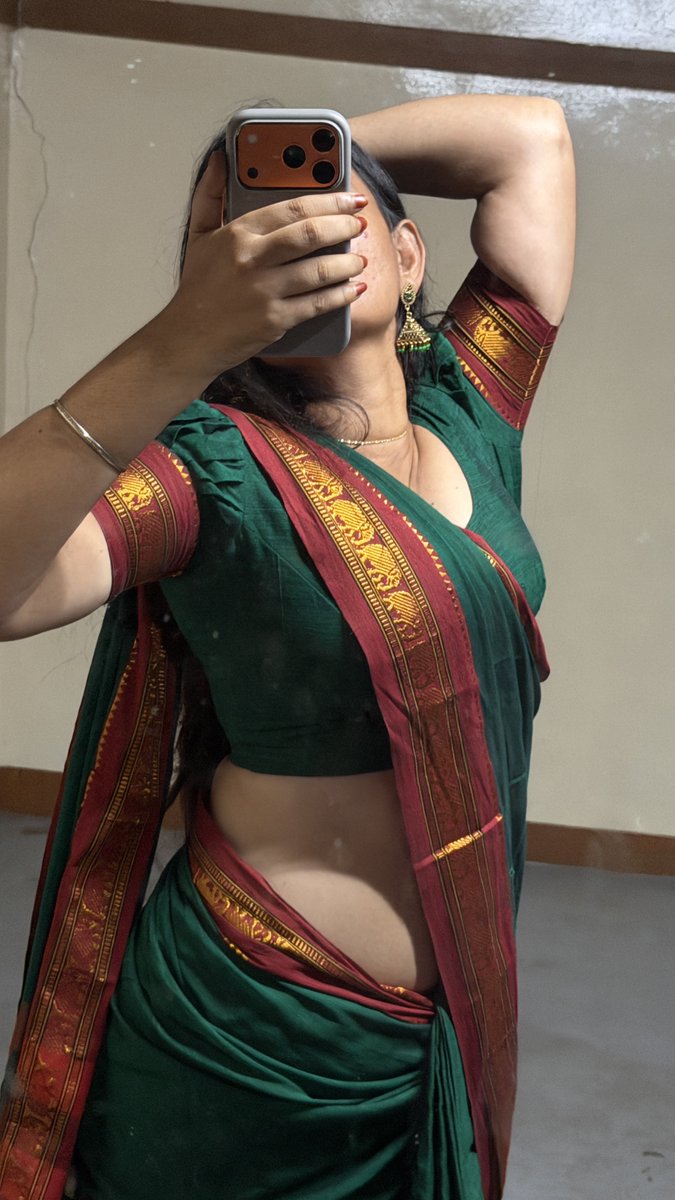 ranjanikovai's tweet photo. Takkunu naalu mirror selfie..💚 https://t.co/3gOQE2gWfJ