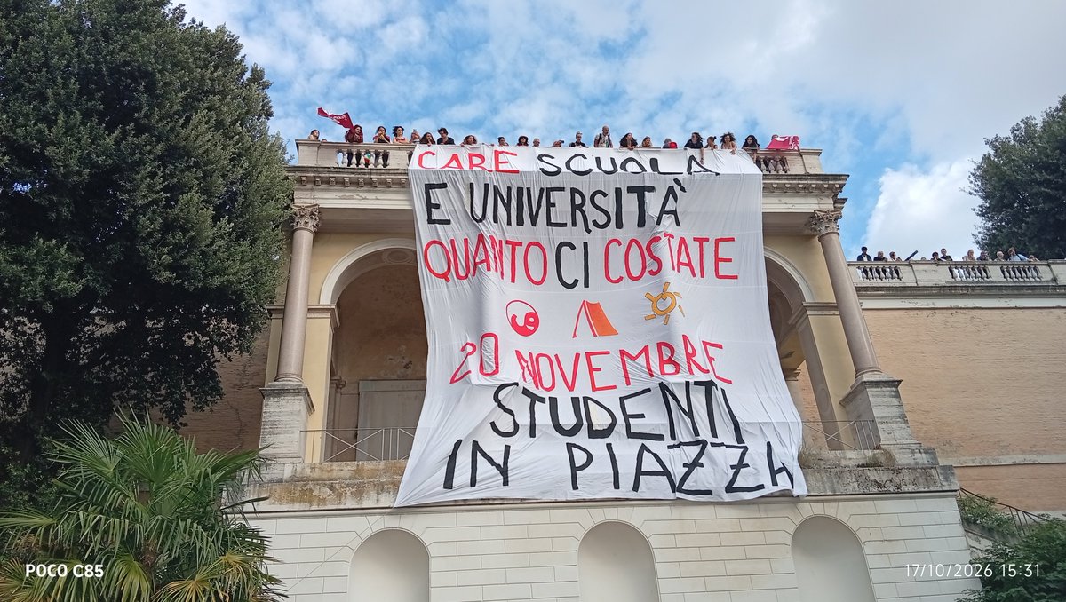 pumpkin31spice's tweet photo. "Se noi bruciamo, voi bruciate con noi"
#17ottobre #manifestazione #Roma https://t.co/unwGmyr85H