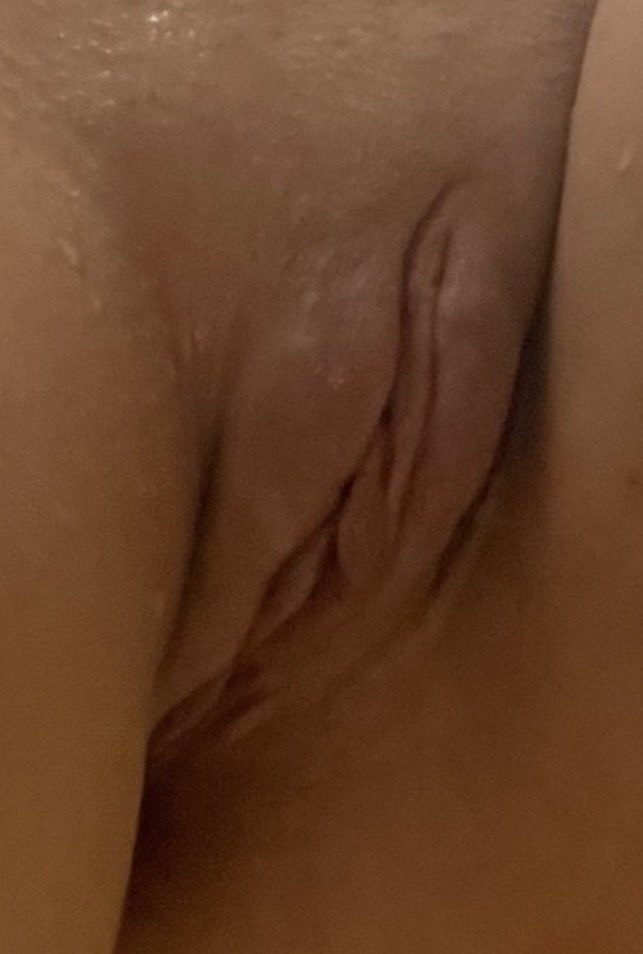 HotMilf1991's tweet photo. Just shaved! Who wants a taste? Licking it while college football is on turns me on. https://t.co/E3voKfTQHQ