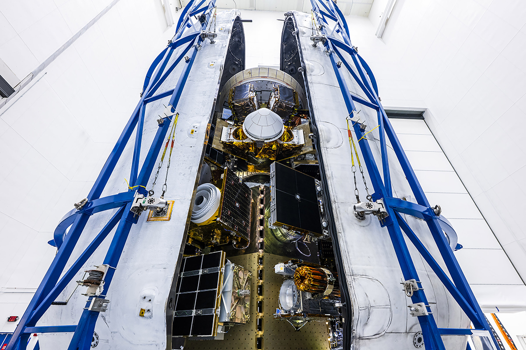 LaunchPhoto's tweet photo. Bandwagon-5 launch coming up early Monday. It could produce another spectacular jellyfish depending on timing and weather. This one heads southeast from the Cape. https://t.co/vkwYIrhhAh https://t.co/XIf2alyKfZ