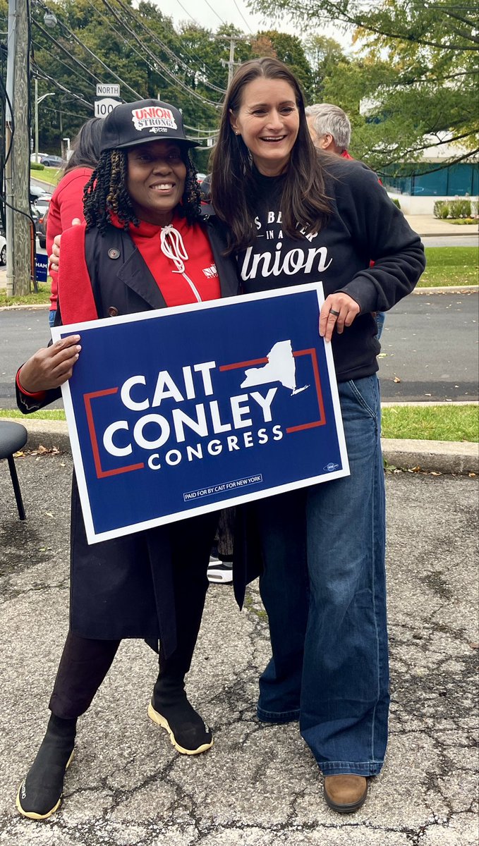 nynurses's tweet photo. Team NYSNA is out on the doors in the Lower Hudson Valley for @caitfornewyork We need champs in DC &amp; our communities who will fight for all of our nurses! With labor family in @nysaflcio @cwaunion @psc_cuny @32bjseiu @1199seiu @nysut @nyhtc &amp; the Westchester Putnam Labor Body! https://t.co/gS2t0ykrSu
