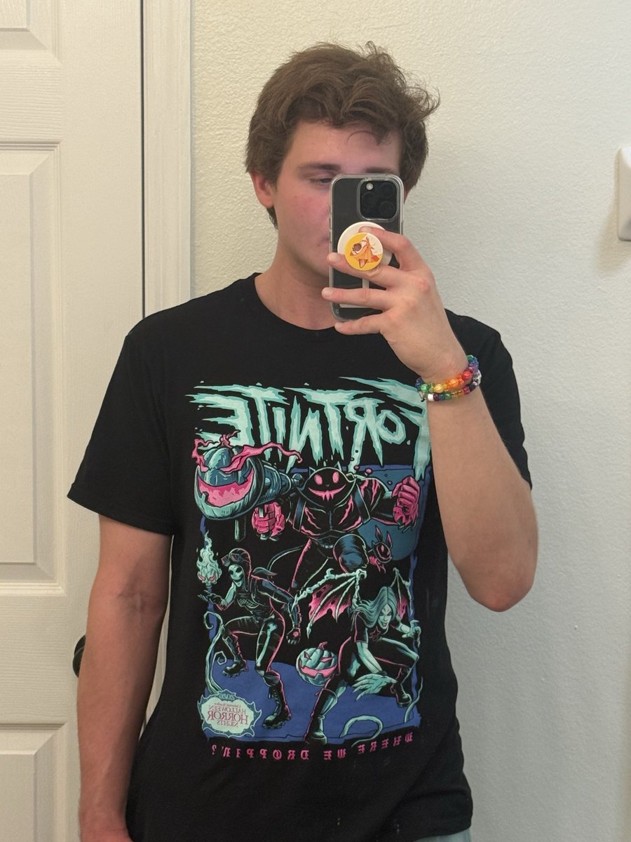 handsyouanegg's tweet photo. going to the arcade to play pump in my fortnite shirt today because im a GROWN ASS MAN and i can do aWHATEVER THE FUCK I WANT https://t.co/3BLFTut7bc