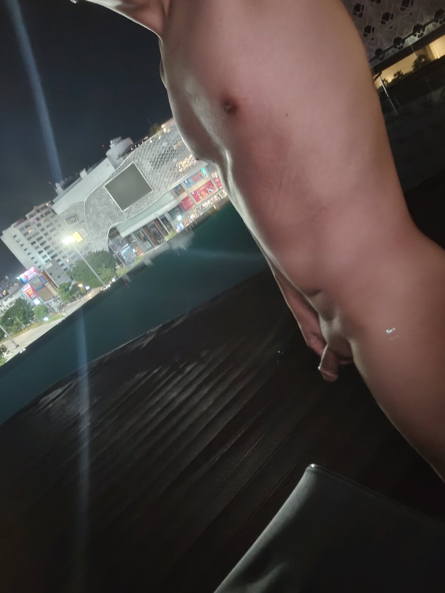 lustconfess1's tweet photo. Chiangmai nightlife https://t.co/P4BE3vsan4
