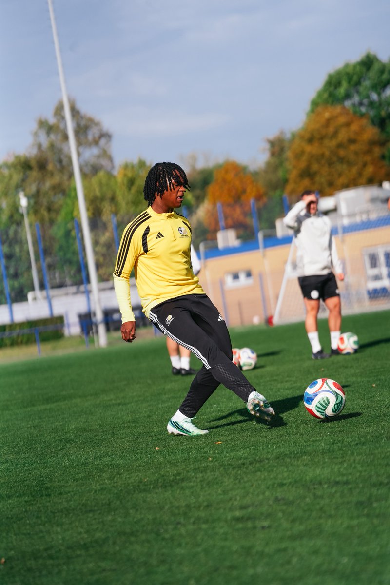 Football__Stage's tweet photo. 2026 Bundesliga Dream Friendly Match

FT: Armenia Bielefeld (U16) 0 - 4 South Africa (U16) 

Camden Schaper ⚽️
Lesedi Hlalele ⚽️
Reatlegile Mosimane ⚽️
Inganathi Saliwa ⚽️

I’m really happy for these kids, not because of the results but because of the experience they are gaining from this programme 🇿🇦🇿🇦🇿🇦