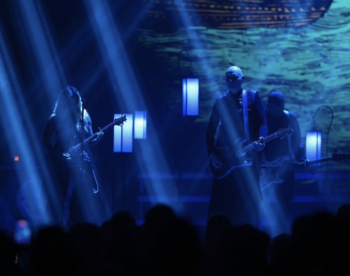 Jack_Bass_'s tweet photo. Another great show last night in Charlotte, NC at the @spectrumcenter with @SmashingPumpkin - great to play the new song ‘Black Stars’ for the first time ever as well!

📸: Kent Smith https://t.co/aNVdFVjMEH