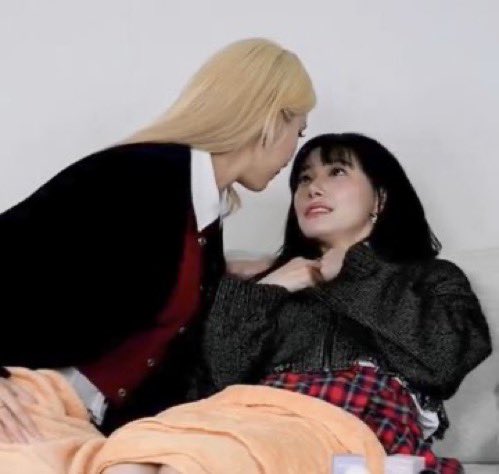 jingjinghuh's tweet photo. a normal day in haehaville : https://t.co/7cWKT0PR4V