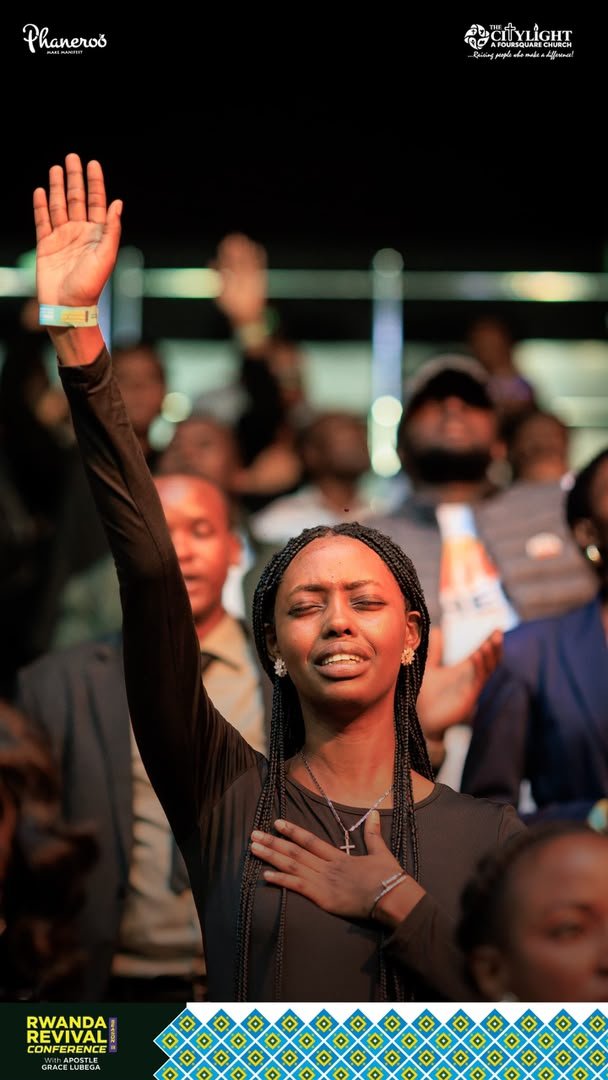 NtwaliLex's tweet photo. Nuko rero, wegere intebe y’ubuntu bw’Imana ushize amanga. Fungura umutima wawe ufite kwizera ko Imana izasohoza ibyo yavuze byose ku bwawe. 

#RwandaRevivalConference
#ApostleGraceInRwanda | #LiveOnManifestTV https://t.co/r8lPIE9eTB