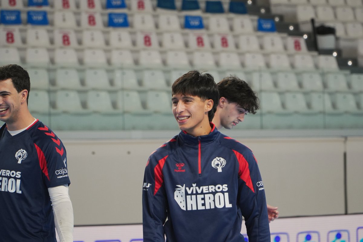 BalonmanoNava's tweet photo. ¡Guerreros listos! ⚔️

📸 Paula Toledano.

#ViverosHerolBmNava 🔴⚪️
#GuerrerosNaveros
#LigaNEXUSENERGÍAA https://t.co/giAuhw0Uxd