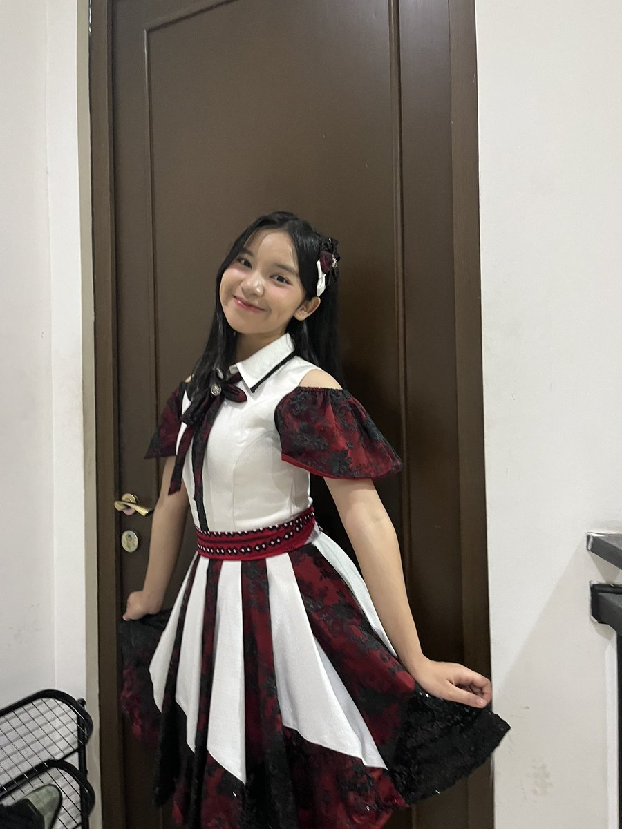 N_IntanJKT48's tweet photo. MAACI INFINITY KARNAVAL SARENDO RENDO.. cinta bgt seru hari ini bisa ketemu kaliaan, makasi ya semuanya yg udah dateng, dan mau nunggu lama bgt🥺 lysm infinity jaga kesehatan selalu yak, semoga bs cepat bertemu lg🤍 https://t.co/X3C0iPxCBv