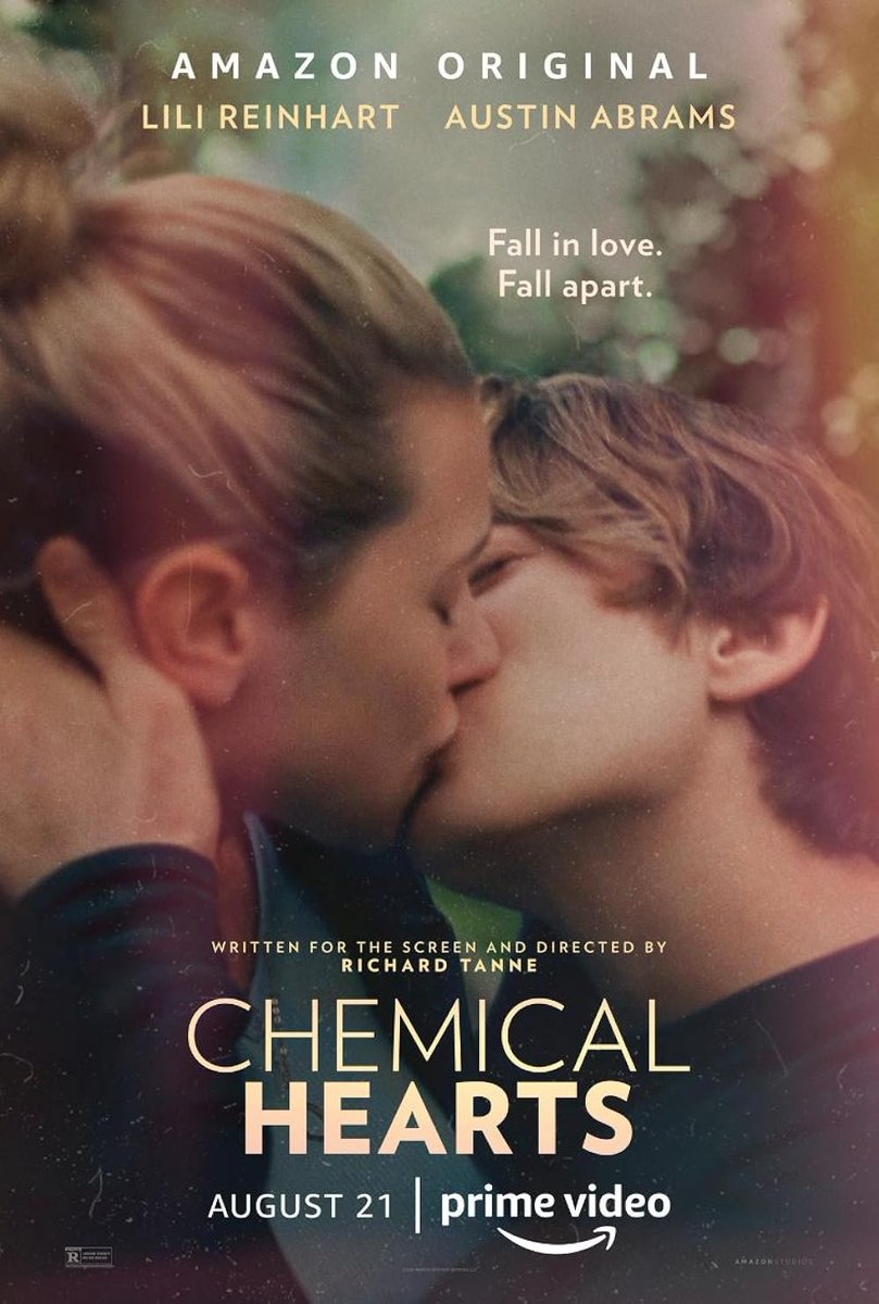M_Floser's tweet photo. ¿Sesión doble de Lili Reinhart romanticona? Yo digo sí. Vamos a ver "Chemical Hearts" (#EfectosColateralesDelAmor). 🥰🥰🥰 https://t.co/lpMjcDvnUW