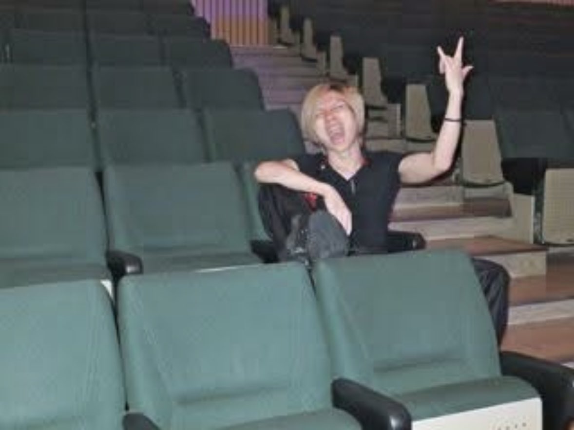 acid_5517's tweet photo. 明日の朝のこと何も考えずに夜更かしできるこの時が最高に楽しいーー https://t.co/EF5I2L7e0G