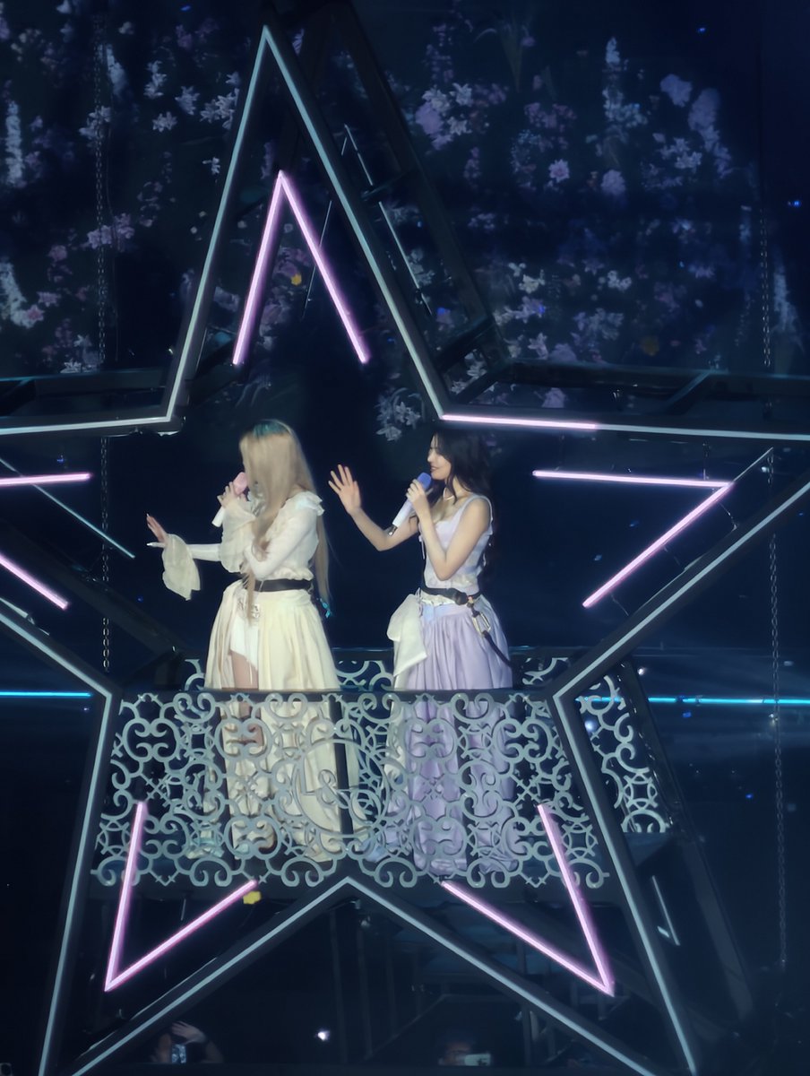 QYangQQMiu's tweet photo. Today show is super amazing 

THE WORLD BETWEEN LINGORM D1
#LingOrmBetweenUsConcertD1 
#หลิงออม #LingOrm https://t.co/kDmyyfYLT0