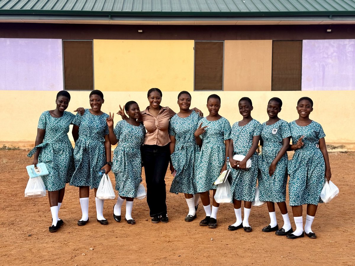 KeziaSanie's tweet photo. I’m forever grateful to God for the privilege of serving and being a blessing to others. ❤ https://t.co/nQAvGk0fFN