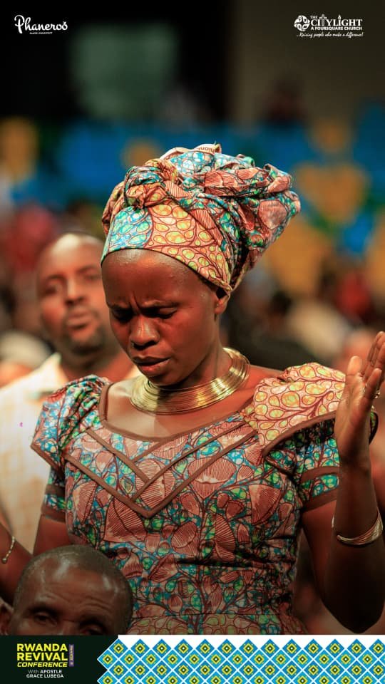 NtwaliLex's tweet photo. Min. Moses Bliss on Stage🔥📷📷  
#Phaneroo
#RwandaRevivalSeason3 https://t.co/8b5yCvqNU9