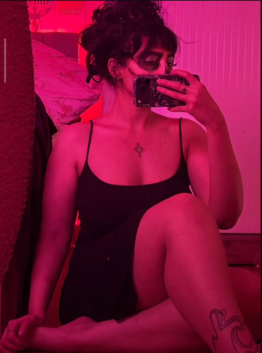 Caravaggion1j's tweet photo. Sexy Halloween 🥵🥵🔱 https://t.co/3jpPa4XW2H