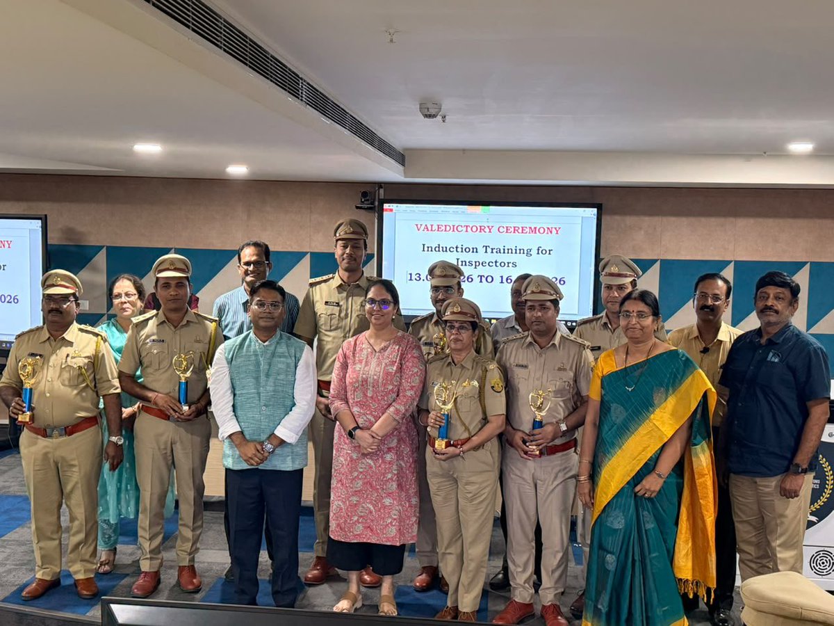 nacincbic's tweet photo. NACIN Hyderabad successfully concluded the 14-week Induction Training Programme for newly promoted CGST Inspectors of Hyderabad and Chandigarh Zones. Sri Neelesh Rautkar, ADG, addressed the officers and felicitated winners of various sports and GST quiz competitions held during the programme.

#NACIN #CBIC #CGST #Hyderabad #Chandigarh