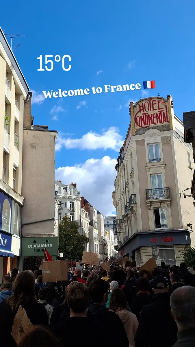 ObsDelphi's tweet photo. 🇫🇷Belle manifestation sous le soleil à Angers.

Peu de violences, quelques abris bus détruits mais sinon bonne humeur et des gens de tous les âges.

Solidarité avec les lycéens 🫡🇫🇷 https://t.co/WMbrLRvHJa