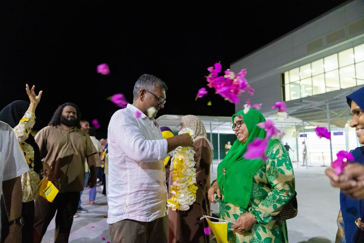 charly_thuthu's tweet photo. ބޮޑުބަދަލަކަށް އައްޑޫ އޮތީ ތައްޔާރަށް💛

@faya_i ވަޑައިގަތުމުން ހޫނު މަރުހަބާއެއް 💐

#Faya2028 
#BoduBadhalu https://t.co/eA01XrdSMq