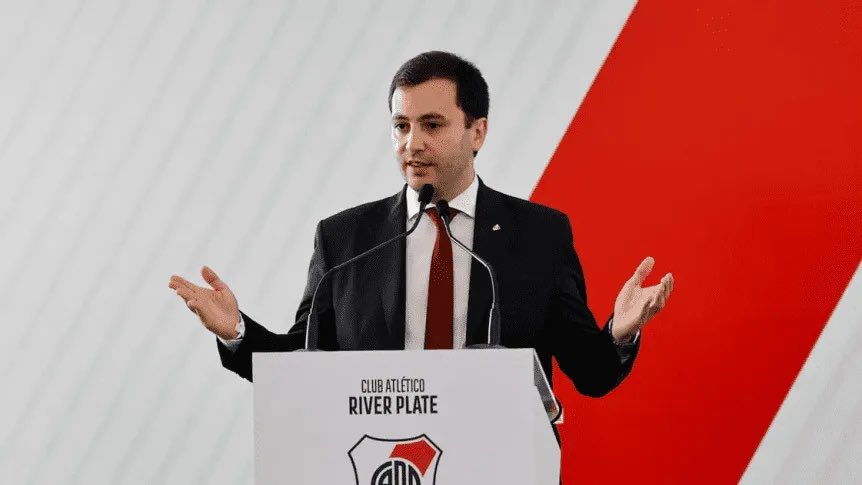 BetermoAlonso's tweet photo. “Stefano COZZA Di Carlo”

El 2do peor presidente en la historia del club.
En menos de un año de gestión:
❌Gasto 80 PALOS
❌Perdió 2 clásicos 
❌Echo por la puerta de atrás a Juanfer y Armani
❌Pasaron 4 (CUATRO) DTs
❌Perdio una final patética 
❌Quedó eliminado contra ALDOSIVI e IDS
❌Afuera de libertadores, de los 8 a playoffs y rascando sudamericana
❌Se le fueron libres 10 jugadores 
❌Pago 11 palos entre arrambarri y borre 
❌Regalo a Freitas 
❌Tiene el pasto destrozado 
❌Lo cagan TODOS los partidos.

Llama a elecciones, te quedó enorme River.