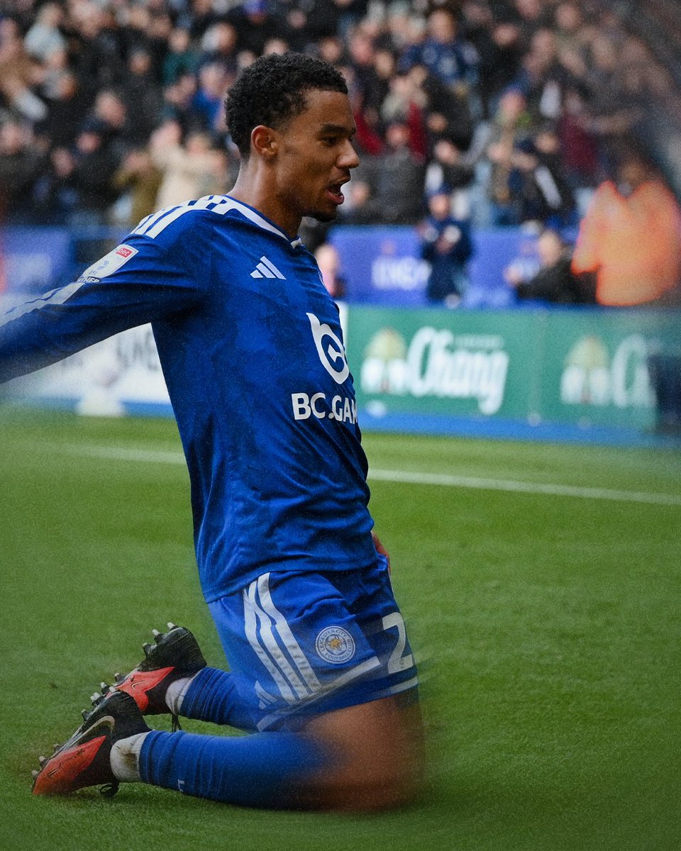 LCFC's tweet photo. Getting over the line ๐
#LEIDON https://t.co/dNwWBSn9tF