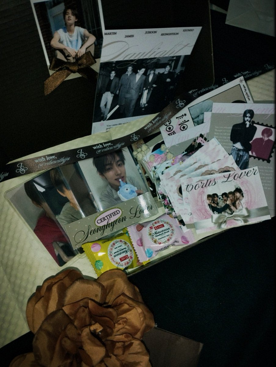 lovingksn_'s tweet photo. thank you Lord sa pogi talaga
~ thank you po @vibewithjju for these adorable photocards!! I'm still in awe 🥹🥹 

til the next transaction po! : D
#julesreview https://t.co/stgV2MeqmI