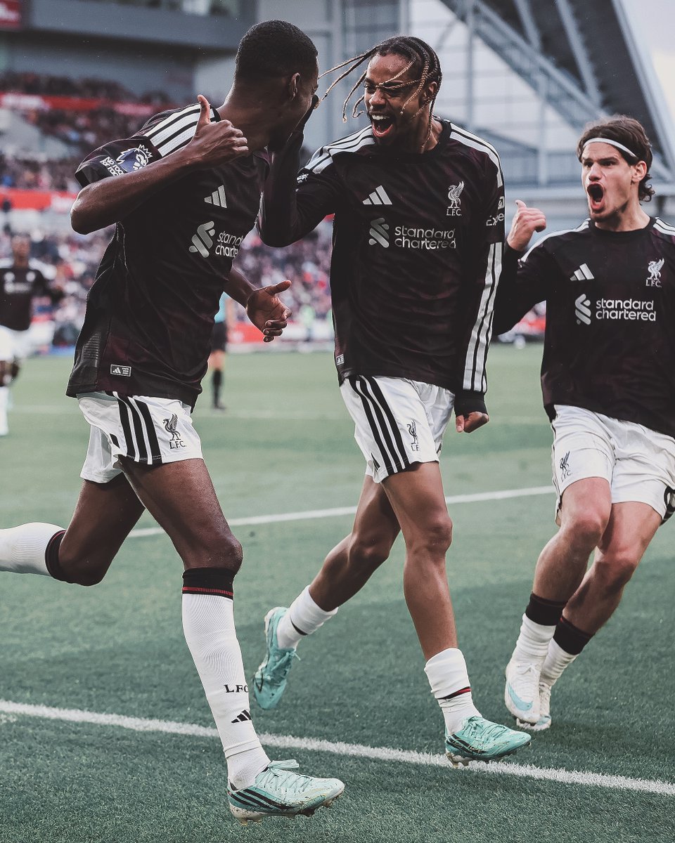 SI_FootballClub's tweet photo. Everyone wants to do the Isak celebration. https://t.co/DqyWgNnxKn