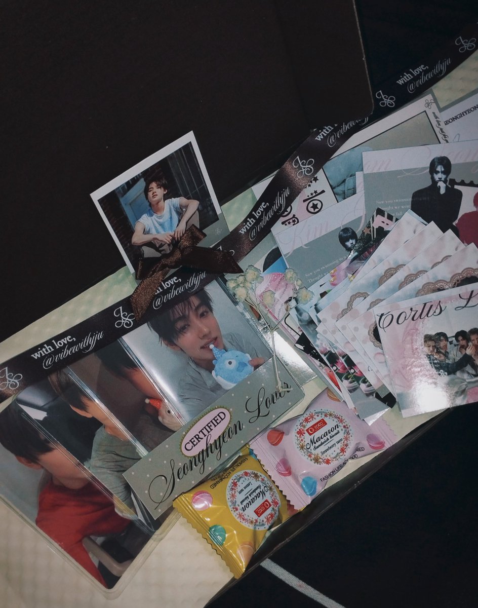 lovingksn_'s tweet photo. thank you Lord sa pogi talaga
~ thank you po @vibewithjju for these adorable photocards!! I'm still in awe 🥹🥹 

til the next transaction po! : D
#julesreview https://t.co/stgV2MeqmI