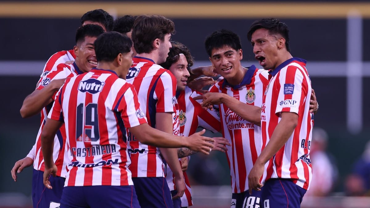 PabloLatapi's tweet photo. Se gana y se pierde, es cierto, es el fútbol…Pero hoy @Chivas no puede fallar… No puede quedar a deber… El estadio estará lleno, niños, mujeres, emoción… es el día perfecto para hacer la cosas bien y conectar.

⚽ #DeBotePronto
@Informador_Dep en #LaGranGuadalajara 📰 https://t.co/bHr9bPtYqd