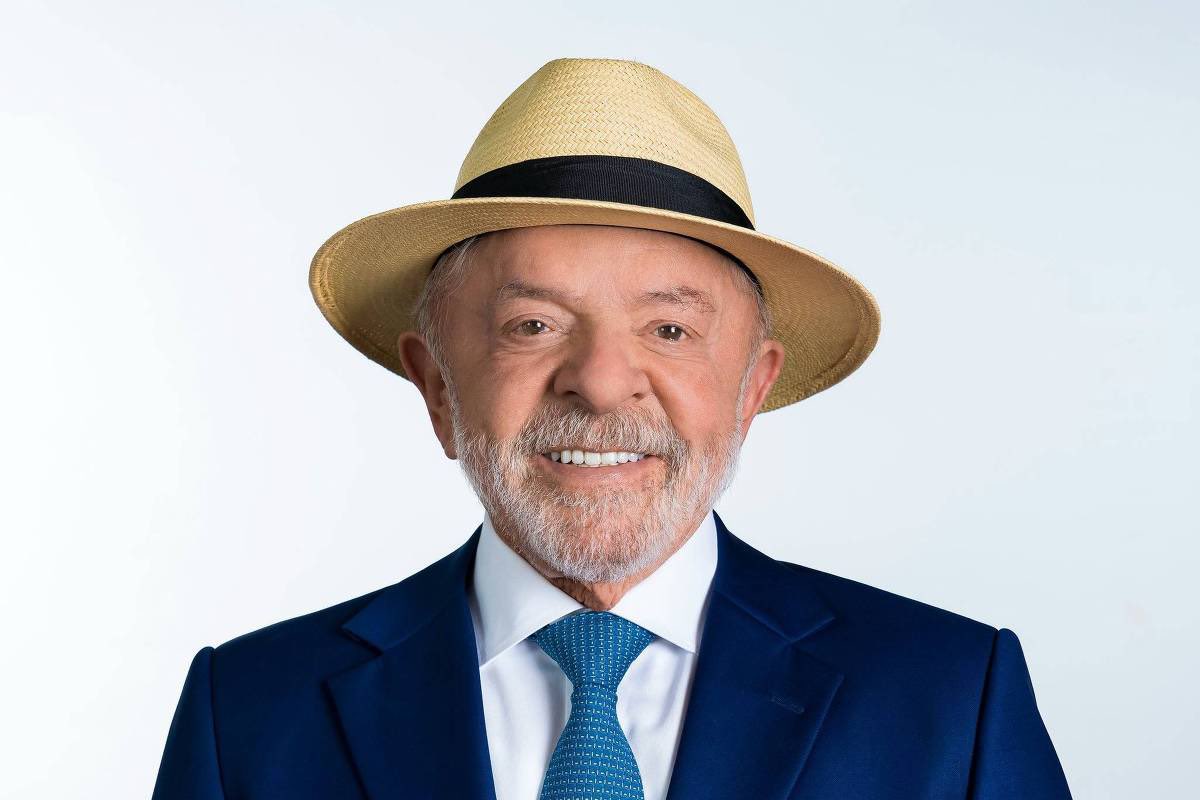 loudfrenchwhore's tweet photo. @DigestivoGraham this is the original! that’s lula, leftist candidate to brazil’s presidential elections this year who’s going against fascist candidate flavio bolsonaro https://t.co/9R8Ko1lLFX